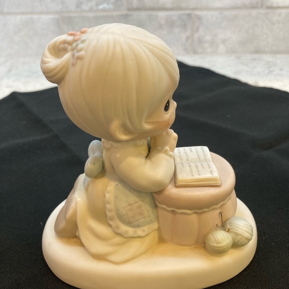 Precious Moments “Grandma’s Prayer”. 1987 Cedar Tree marking. - Picture 3 of 6